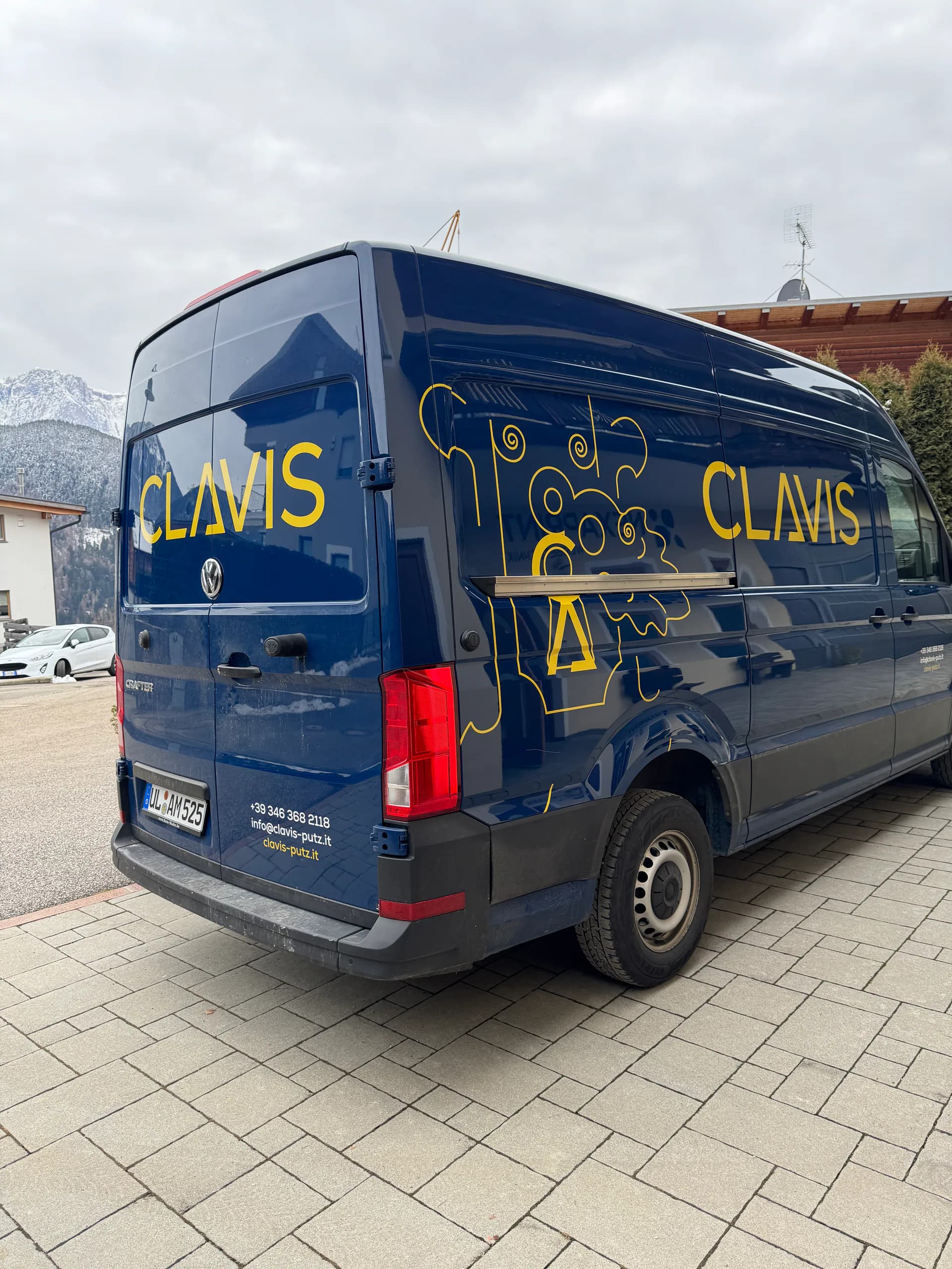 Clavis Fahrzeugbeschriftung als abgestimmter Markenauftritt