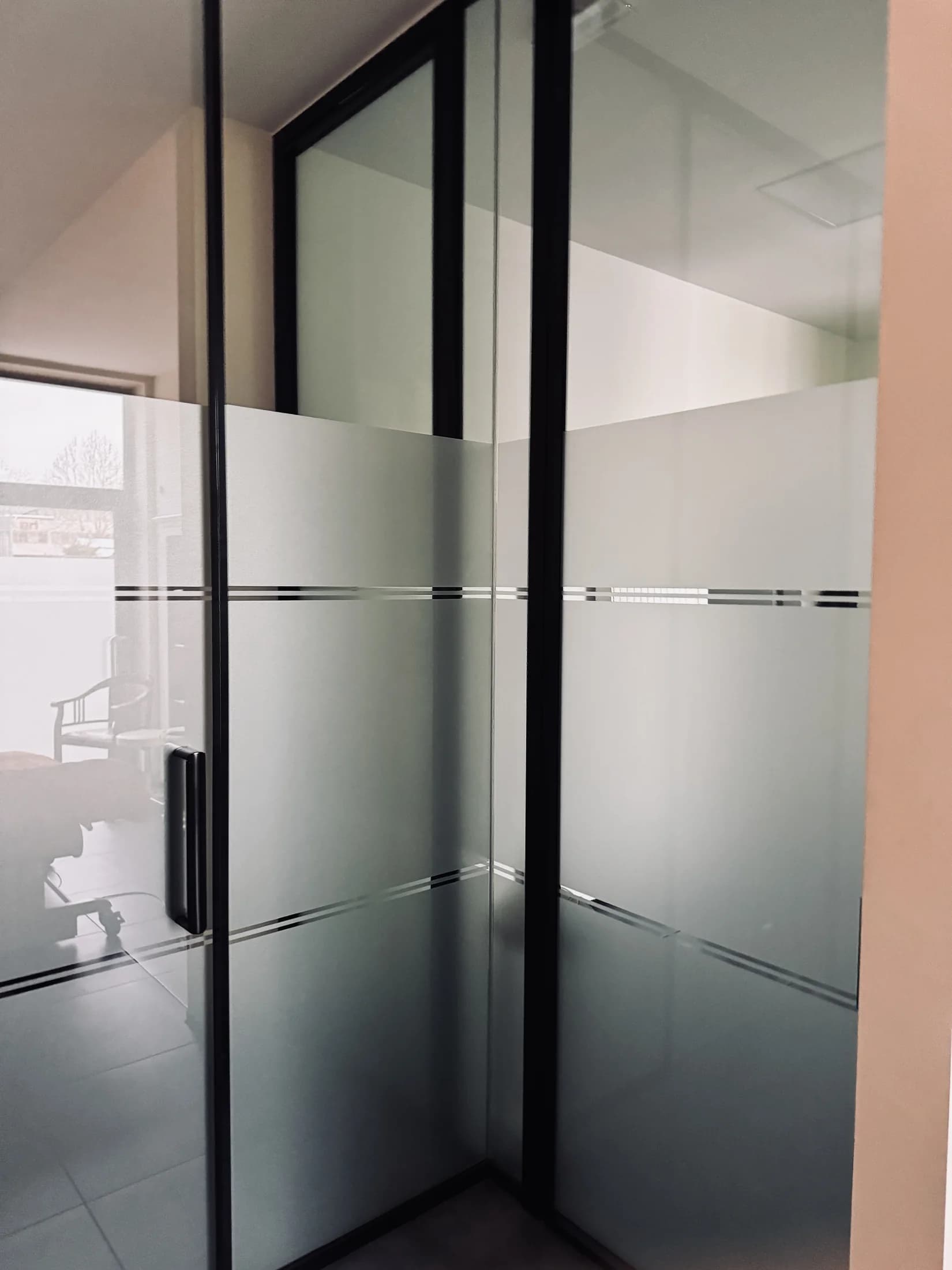 Full-height glass wall with frosted privacy band and fine clear lines
