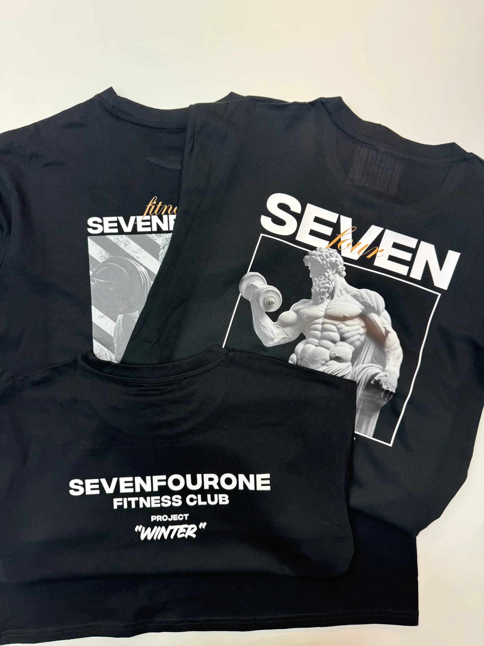 Tre T-shirt nere Seven Four One con grafiche diverse